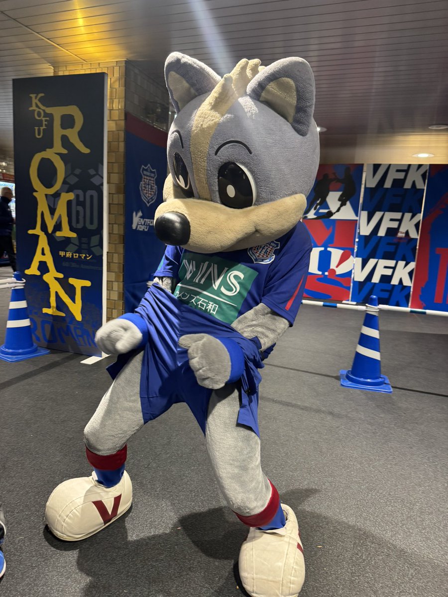 una__tkn's tweet photo. 今シーズンもご声援ありがとうございました。今年も沢山の方がヴァンフォーレグッズを身に付け応援してくださって嬉しかったです🙇🏻‍♂️

先週FM FUJI📻でもお伝えしましたが、出産を控えているためしばらくお休みします⚽️

母になる時間としっかり向き合い、また成長して戻ってきたいと思います👶🏼🌙

#vfk https://t.co/lSReZLZyE1