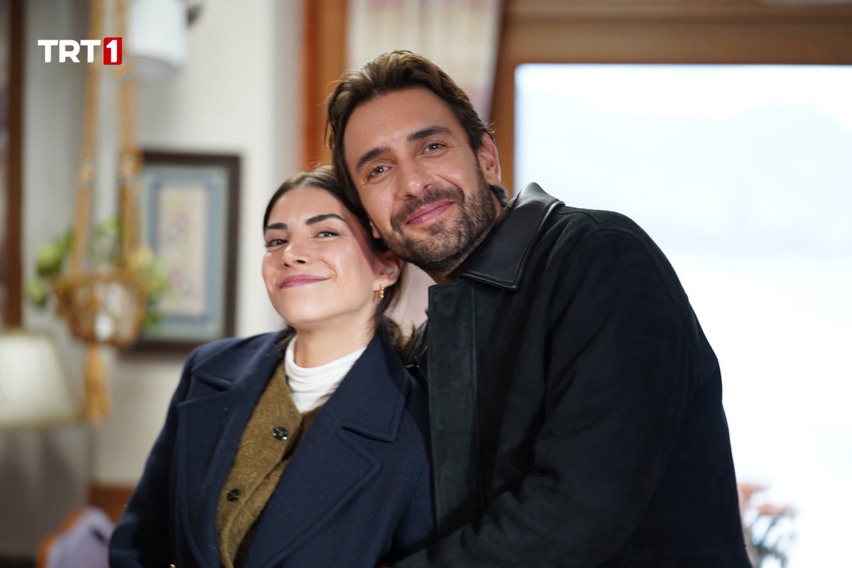 EsDilEtkinlik's tweet photo. Kamera arkasından partnerlerimiz🫠 Yarın yeni bölümde görüşmek üzere!✨

#TaşacakBuDeniz #UlaşTunaAstepe #DenizBaysal https://t.co/SDFa6L7YZK