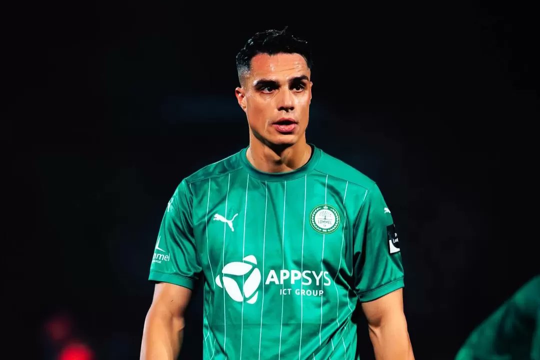 🚨 TERBARU 🚨

PERSIB dikabarkan berhasil amankan servis penggawa Timnas Indonesia, yakni 🇮🇩Joey Pelupessy (32/MF) untuk mengarungi putaran kedua 🇮🇩ISL musim 2025/26.

Kendati masih terikat kontrak bersama klub Belgia, 🇧🇪Lommel SK (2nd tier) hingga akhir musim 2025/26, klub
