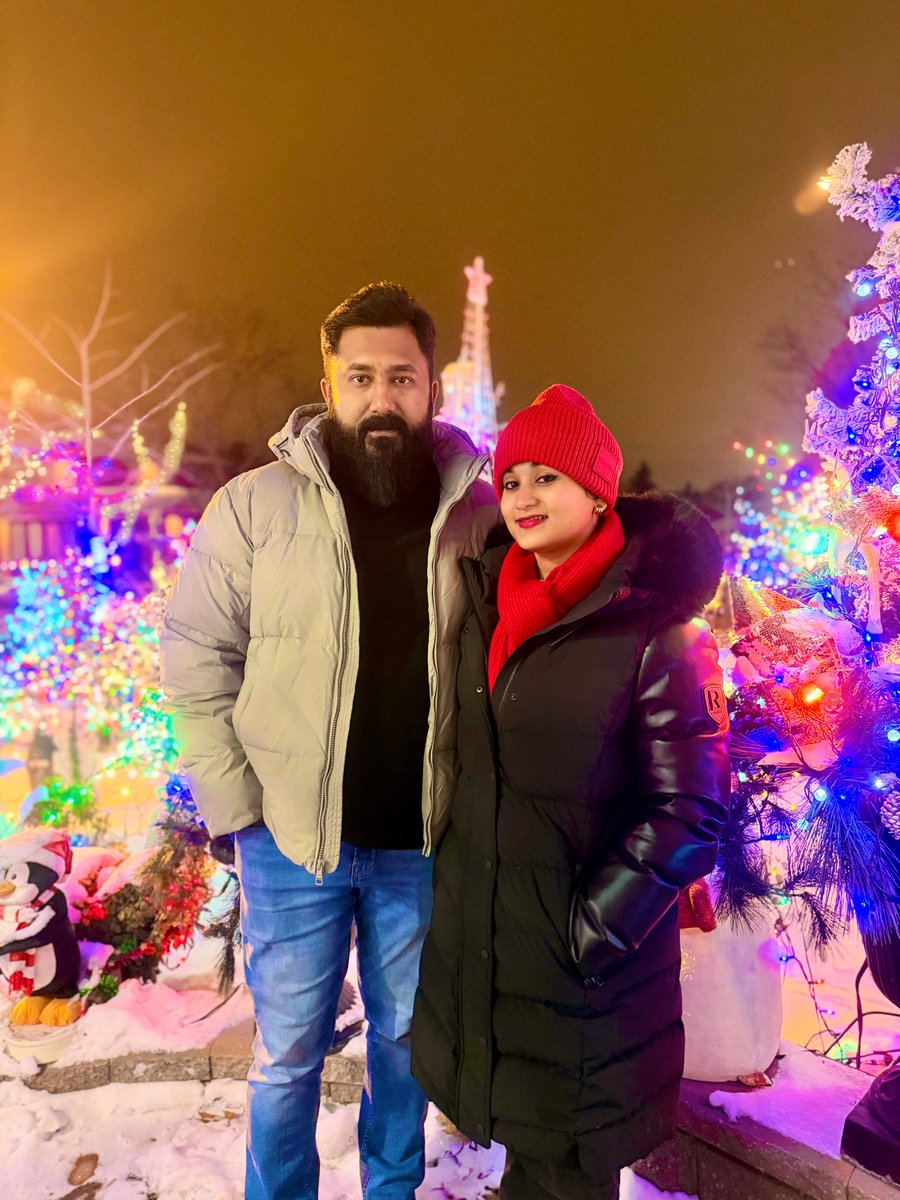 ShamikSen's tweet photo. Merry Christmas! 🎄 

#Wife
#Christmas
#Winter
#Snow
#Lights
#2025
#OurLifeInCanada https://t.co/5VXtunH7AP