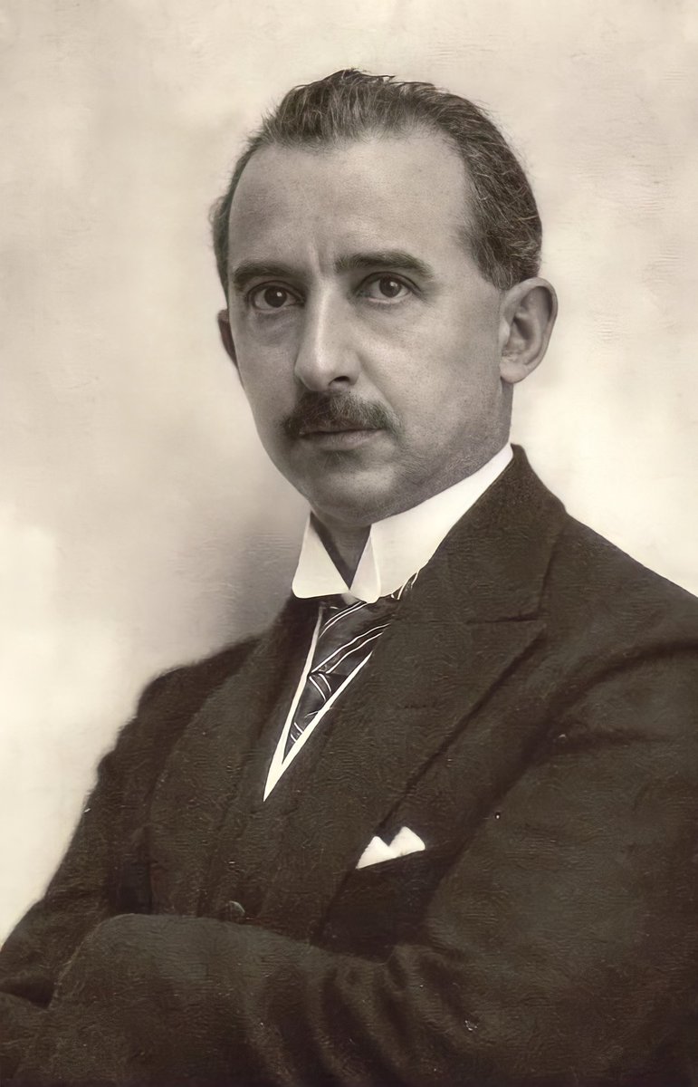 mustafa kemal paşa gel diyince kundaktaki çocuğunu bırakıp yanına gitti 2 yıl sonra çocuğunun öldüğünü öğrendi. cephelerde vatanı savundu, lozanda bağımsızlığımızı onayladı. köy enstitülerini kurdu, çoklu partiye geçiş yaptı. cumhuriyetin kurucu babalarından