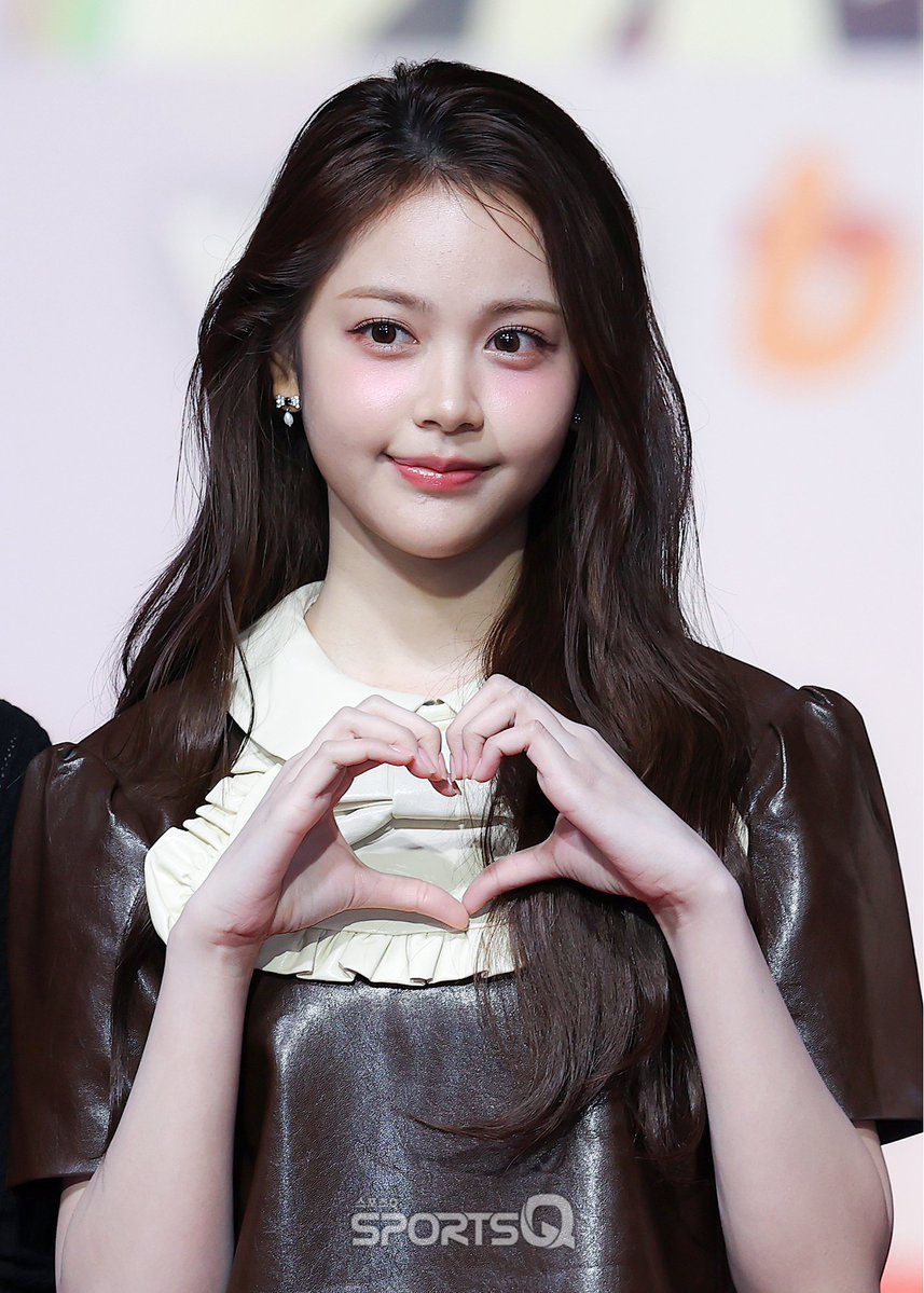 mycatcarmen's tweet image. 도대체 카르멘은 얼마나 예쁘면 기사사진도 이렇게 예쁜거임??