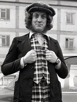 Long years ago, a message was proclaimed, and the people did listen in awe.
And today, the people still long to receive it each year, for the joy it doth bring them.
So hear ye once again the Word of Nod:
IIIIIT'S CHRIIIIISTMAAAAAS!