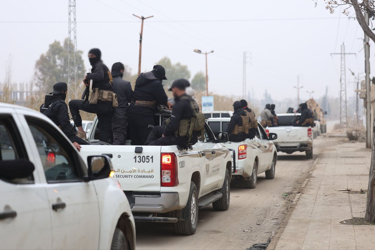 syrianmoi's tweet image. استكمالاً للعملية الأمنية النوعية التي نُفِّذت في مدينة معضمية الشام، وضمن الجهود المتواصلة لملاحقة فلول تنظيم داعش الإرهابي، نفذت الوحدات المختصة في محافظة ريف دمشق، بالتعاون مع جهاز الاستخبارات العامة وعبر التنسيق مع قوات التحالف الدولي، عملية أمنية دقيقة في بلدة البويضة،