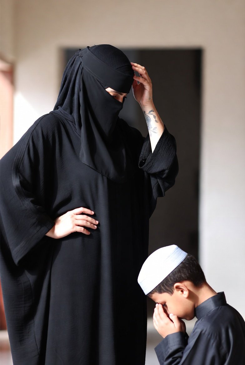 مجھے موسم سے کیا لینا ،، نومبر ہو ،، دسمبر ہو،؟
میرے سب رنگ تجھ سے ہیں ، بہاروں کے، خزاؤں کے،!!!