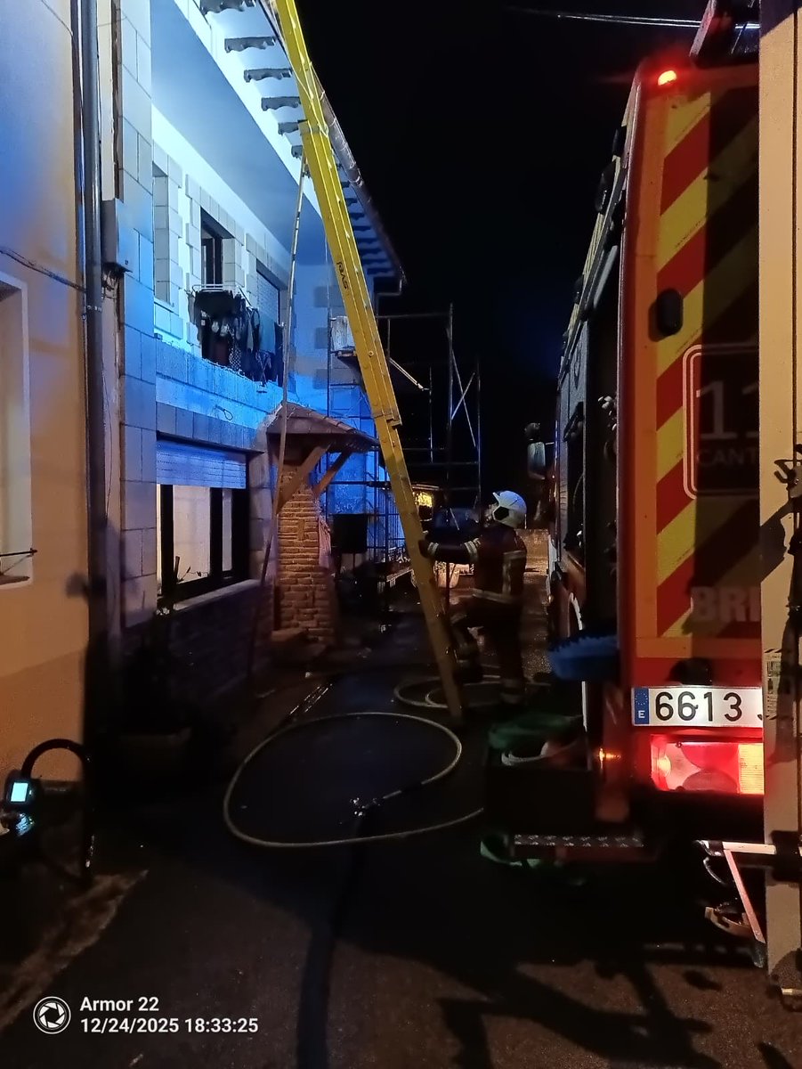 Bomberos de <a href="/cantabriaes/">Gobierno Cantabria</a> sofocaron ayer a última hora de la tarde un incendio en la chimenea de una vivienda en #Ruente