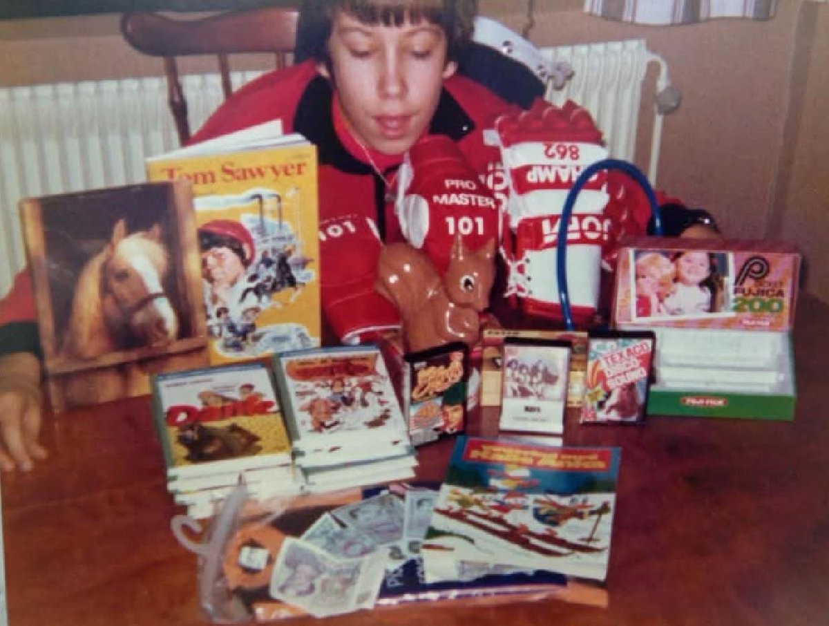 Nostalgihörnan, 25 december.
Bild från de yngre tonåren. Enligt dagboken fick jag pocketkamera (som tog oskarpa bilder), en spark, hockeyhandskar, ishockeyklubba Torspo, pyjamas, Dante och Tvärsan-böcker, kassettband med Kiss, pengar mm
