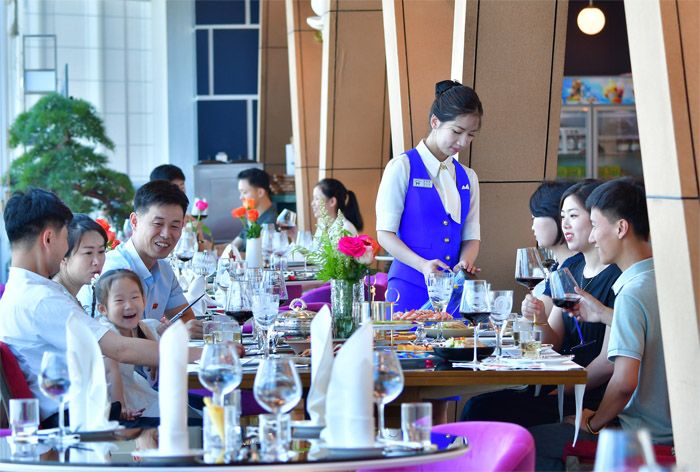 Explore_DPRK's tweet photo. Hwasong Kumgang Restaurant is quickly becoming a local favorite with scenic views, traditional dishes like Pyongyang cold noodles, and a unique glass-walled restaurant experience. https://t.co/l9TaJ3V7O1