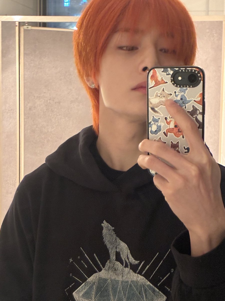 skzwithstay8's tweet image. 🍞 - 🌱
[251225] 6:07 PM KST

*PICTURE

This is when I first dyed it!!