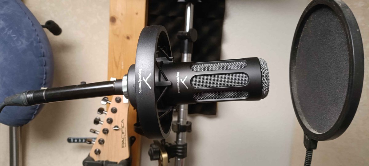 自分の誕生日プレゼントに常設用のやっすいダイナミックマイク買った