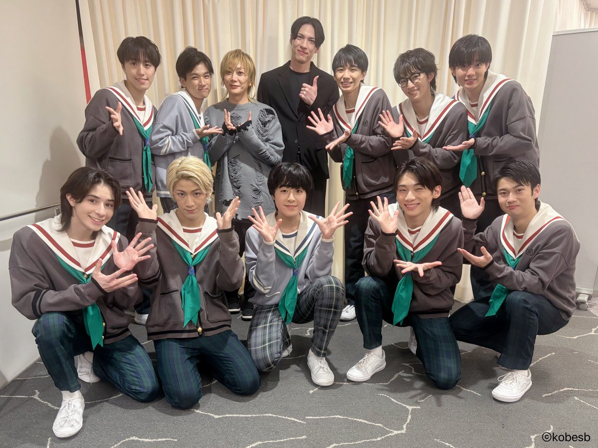 kobesailorboys's tweet image. 🫖 #神戸セーラーボーイズ 定期公演vol.5⚙️

12/25(木)15:00公演のアフタートークに出演いただいた #KIMERU さん #輝馬 さんと📸

ありがとうございました🐳🌸

神戸セーラーボーイズ 定期公演vol.5 兵庫公演は12/28(日)まで！⚓️

公演公式サイト☟
kobesailorboys.com/stage/teiki5-fz

#神戸セラボ