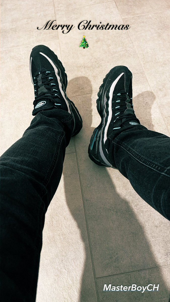 MasterBoyCH's tweet image. Merry Christmas 🎄🔥

#cashmaster #boyfeet #feetworshi̇p #footfetısh #findom #master #slave #Christmas2025 

@CascioMaster @master_italiani @rt_feet @rt4malefeet @HouseofMo_world @promocion_pies @CashMasterRTs @fagslave18 @airforce1_king @Lucasjee98