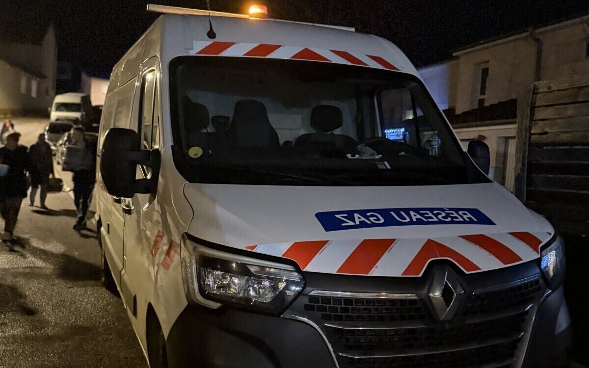 LEstRep54's tweet photo. Incendie d’un parking souterrain : 8o personnes évacuées en pleine nuit à Neuves-Maisons
➡️ https://t.co/MFZpPRuVdV https://t.co/Jz7k5bzGDO