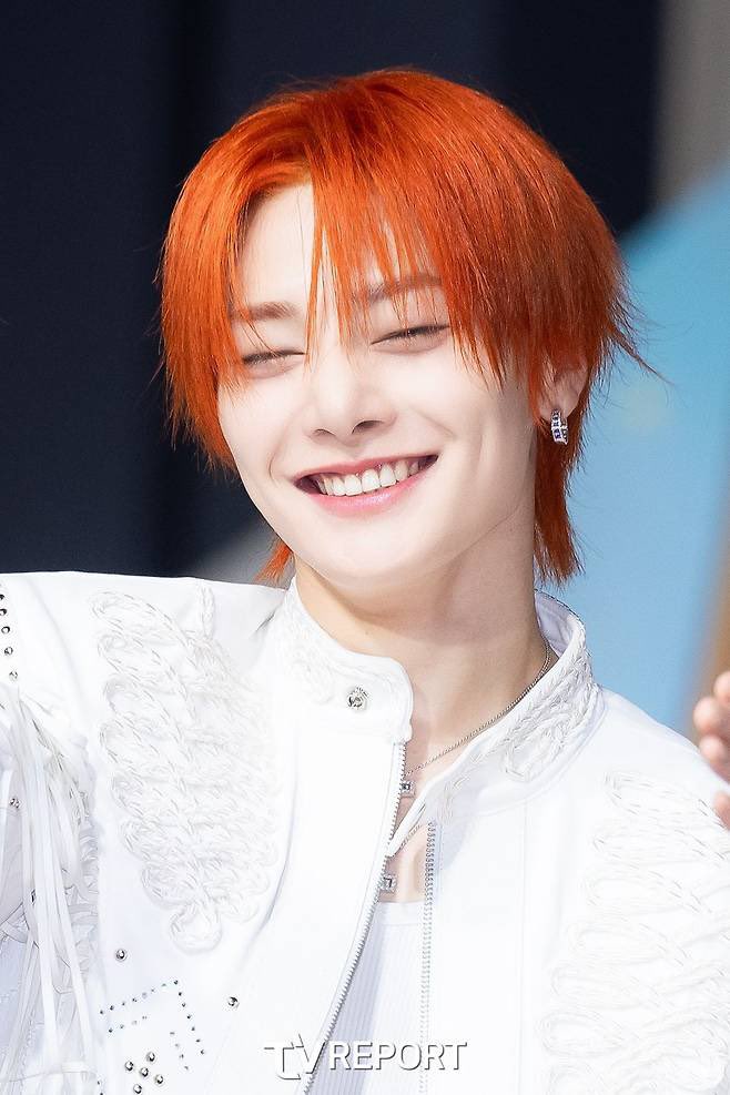 top_ayen's tweet image. two happy foxes 🦊🧡