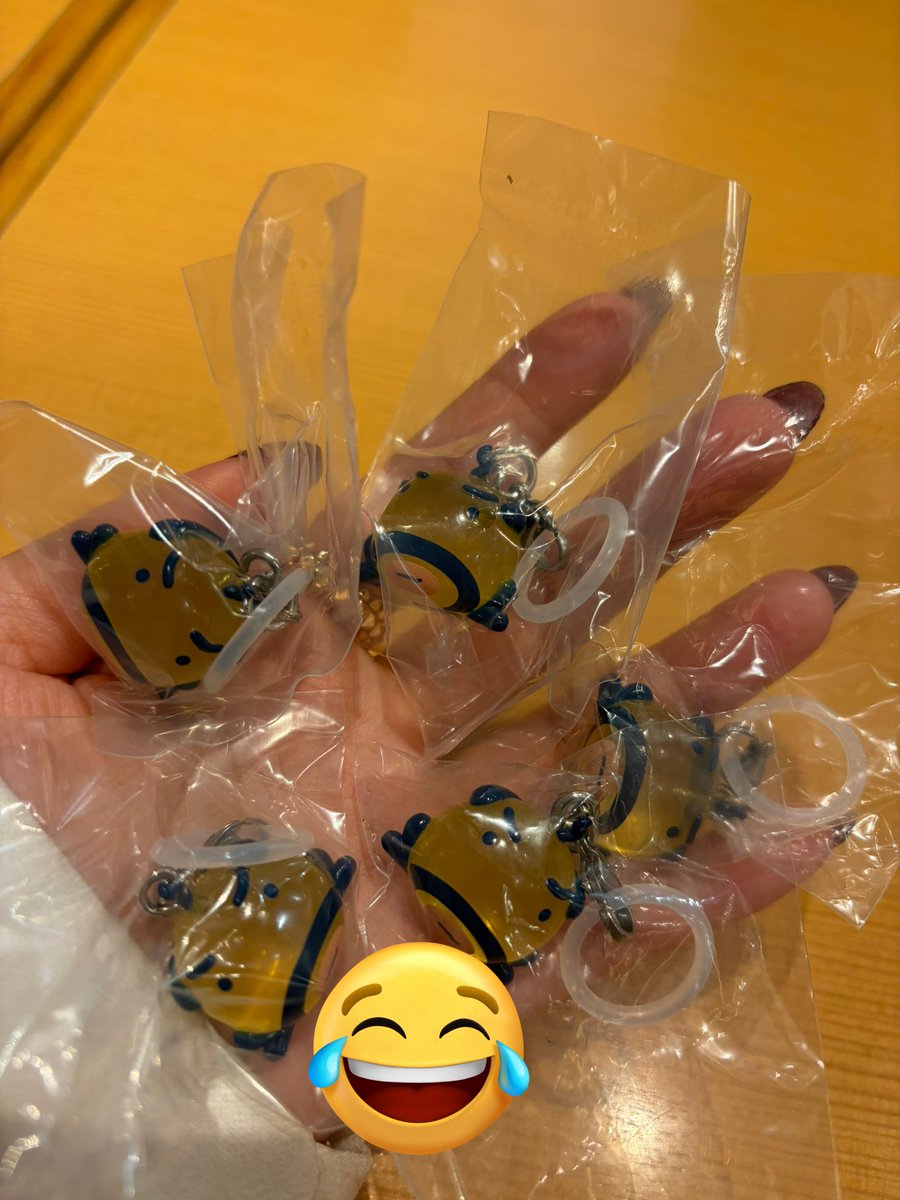 たまごっちのめじるしアクセサリーやっとみつけて回したら5個とも