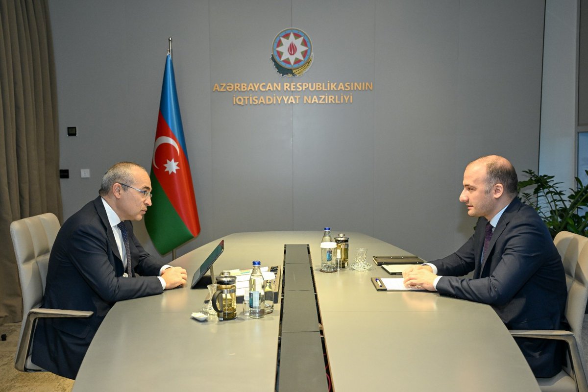 emlakxidmeti's tweet image. İqtisadiyyat naziri Mikayıl Cabbarov (@MikayilJabbarov) dördüncü “Yüksəliş” (@yukselish_az) müsabiqəsinin qalibləri Toğrul Yaqublu və Təbriz Əmmayevlə görüşlər keçirib.  

Ətraflı – shorturl.at/6EjJt  

#EconomyAz