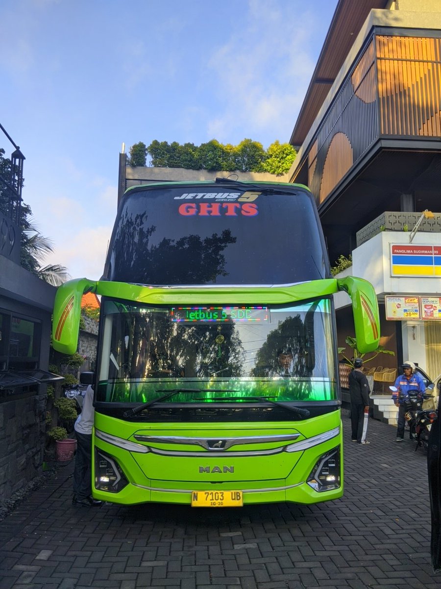 bnaris's tweet photo. GHTS-111 Batman Newborn
MAN RR4 26.480
Adiputro Jetbus 5 SDD
Bogor-Malang
24-12-2025

16:03 Pal Depok
16:29 - 17:02 Pool Pasar Rebo
17:52 - 18:19 Pool Bekasi Timur
19:16 Karawang Barat
19:40 GT Cikampek
20:10 - 20:49 RM Taman Sari KM 102
21:38 - 21:47 Rest Area KM 166 https://t.co/LdUK1UTLoi