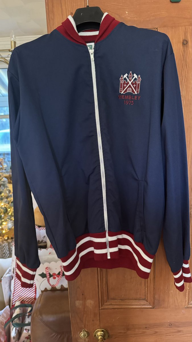 Masalabe914's tweet photo. @gantshillhammer @m4rk1964 anyone seen this retro top before ? https://t.co/nER69pVlEW