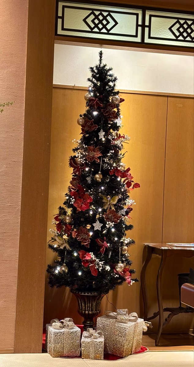yurulinn's tweet photo. ✧*｡🎄𝐌𝐞𝐫𝐫𝐲𝐂𝐡𝐫𝐢𝐬𝐭𝐦𝐚𝐬🎄🎅🏻✧*｡

親族のお気に入り、梅の花グループꕤ
先日また『チャイナ梅の花 』でご馳走になりました🙏🏻

季節に合わせた飾り付けも楽しみのひとつ🥳
Xmasオーナメントも素敵✨️ https://t.co/11T46MCgdq