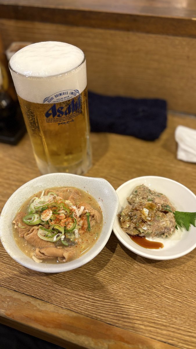 09uri's tweet image. クリスマスでバイトがいない中、おっさんで満席の店を2オペで回す🐼かっこよ