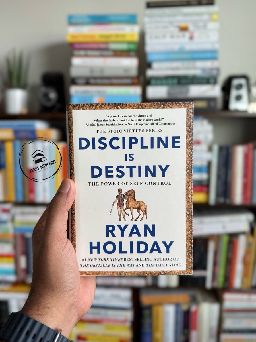 إذا كنت تعاني من صعوبة في الانضباط،
فهذا الكتاب ليس تحفيزًا عابر،  بل إعادة برمجة للفهم نفسه.

فكرته الجوهرية:
الانضباط ليس صفة تولد بها،
بل مهارة تُبنى يومًا بعد يوم.

سبعة دروس من الكتاب:

1) الانضباط يسبق الحرية
الحرية لا تأتي من فعل ما تريد، بل من التحكم فيما يجب.

من لا يضبط