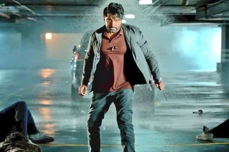 Troll_Cinema's tweet photo. #RettaThala is Dual Role Action Thriller With A Twisty Screenplay 🎬🔥 (3.5/5)

@arunvijayno1's Screen Presence And Fight Sequences Are Powerful 💥
@SiddhiIdnani's Subtle Role Is Well Written And Adds Strength ✨

@SamCSmusic Elevates The Film Big Time 🎶🔥
Intro Twist, Interval Twist And Climax Twist Keep Surprising 😲
A Complete Package For Action Thriller Lovers 👏🔥 From Dir @kris_thiru1 🎥