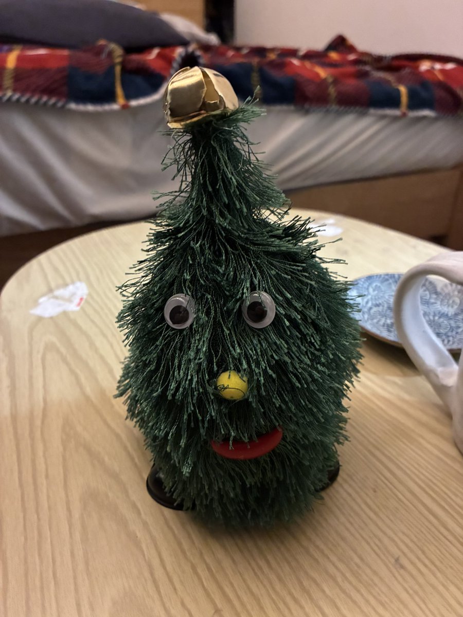 emamouse🫖🦚🍹 tweet media