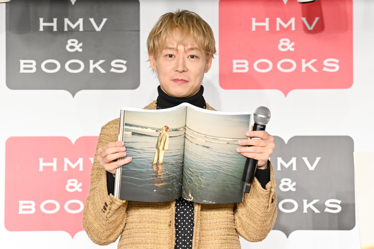 Kkorepo's tweet photo. 「イベントレポ」#パク・ユチョン 日本1st写真集 『Fragments of color』１２月２５日（木） 発売記念会見開催！（オフィシャルレポート）
#パクユチョン #ユチョン
🔗https://t.co/oxRHkiIYOh https://t.co/QthqGSuETl