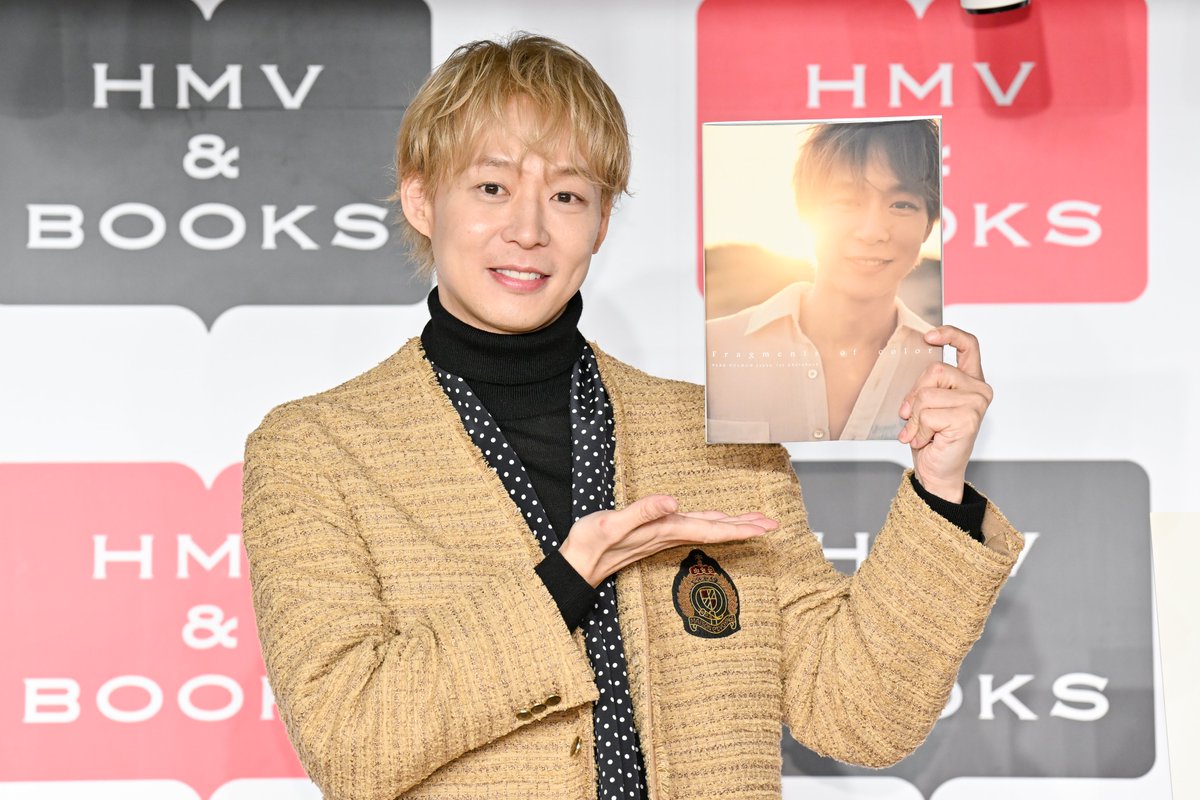 Kkorepo's tweet photo. 「イベントレポ」#パク・ユチョン 日本1st写真集 『Fragments of color』１２月２５日（木） 発売記念会見開催！（オフィシャルレポート）
#パクユチョン #ユチョン
🔗https://t.co/oxRHkiIYOh https://t.co/QthqGSuETl