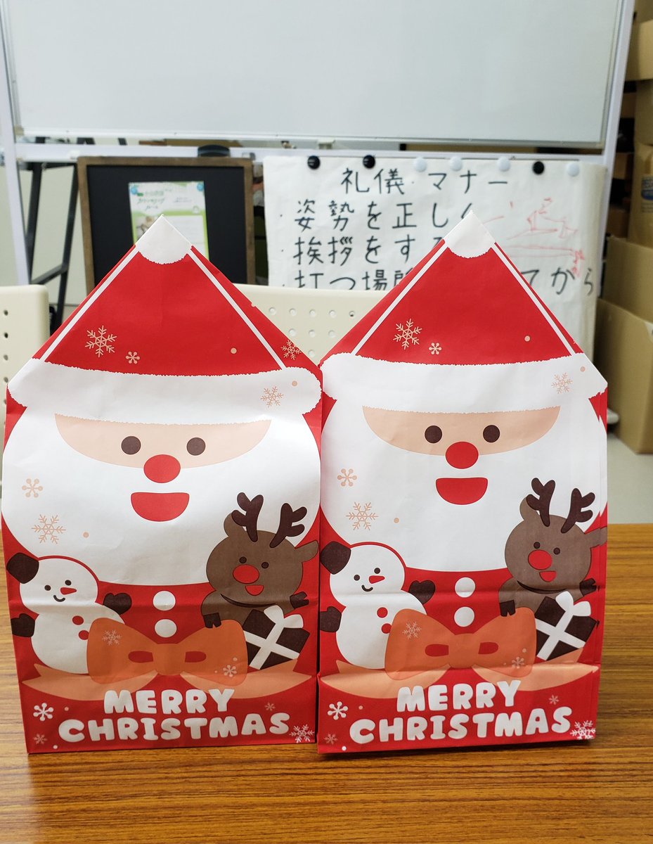 生徒たちに無事にプレゼント渡し終えました✨🎄