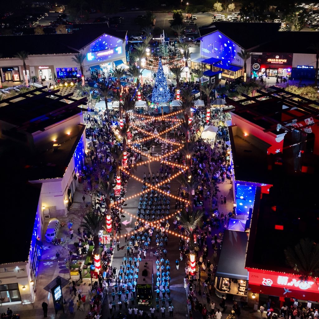 Happy Holidays from Dos Lagos! 🎄💖
Thank you for being part of our community, we can’t wait to celebrate more special moments with you!