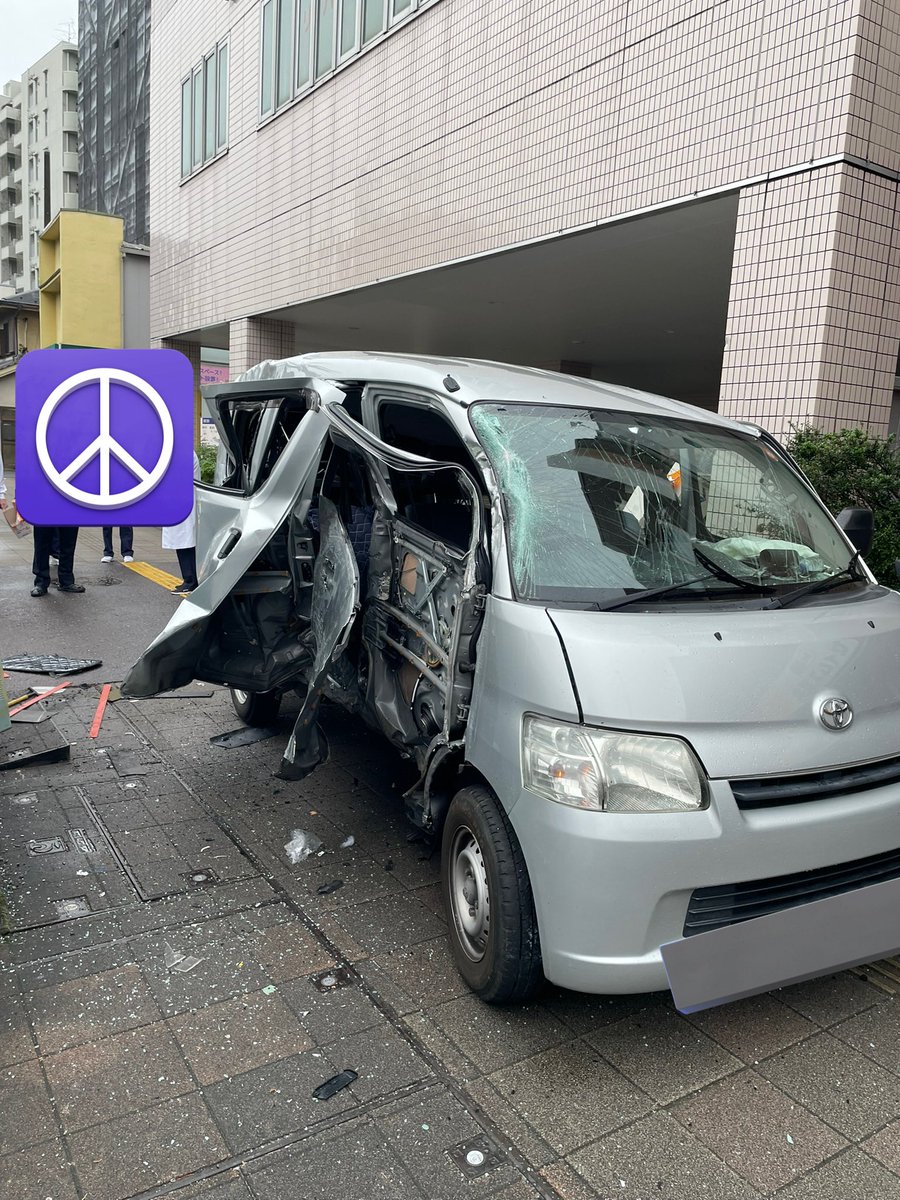 1919pako's tweet photo. クリスマスイヴに死ぬかと思いました、100キロでぶつかって全身打撲と頭切ったのと前歯かけたぐらいで済んだのは奇跡で生きてる事自体奇跡と救急搬送された時に言われたが、言われてそんなやわな身体じゃねーよと突っ込めるぐらいだったので生きてることに感謝です。 https://t.co/3UkapRkZJt
