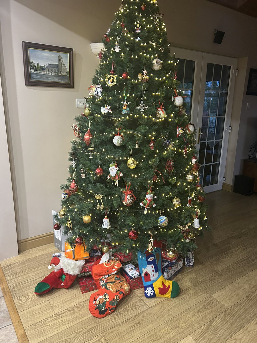 The scene is set! Merry Christmas to all.