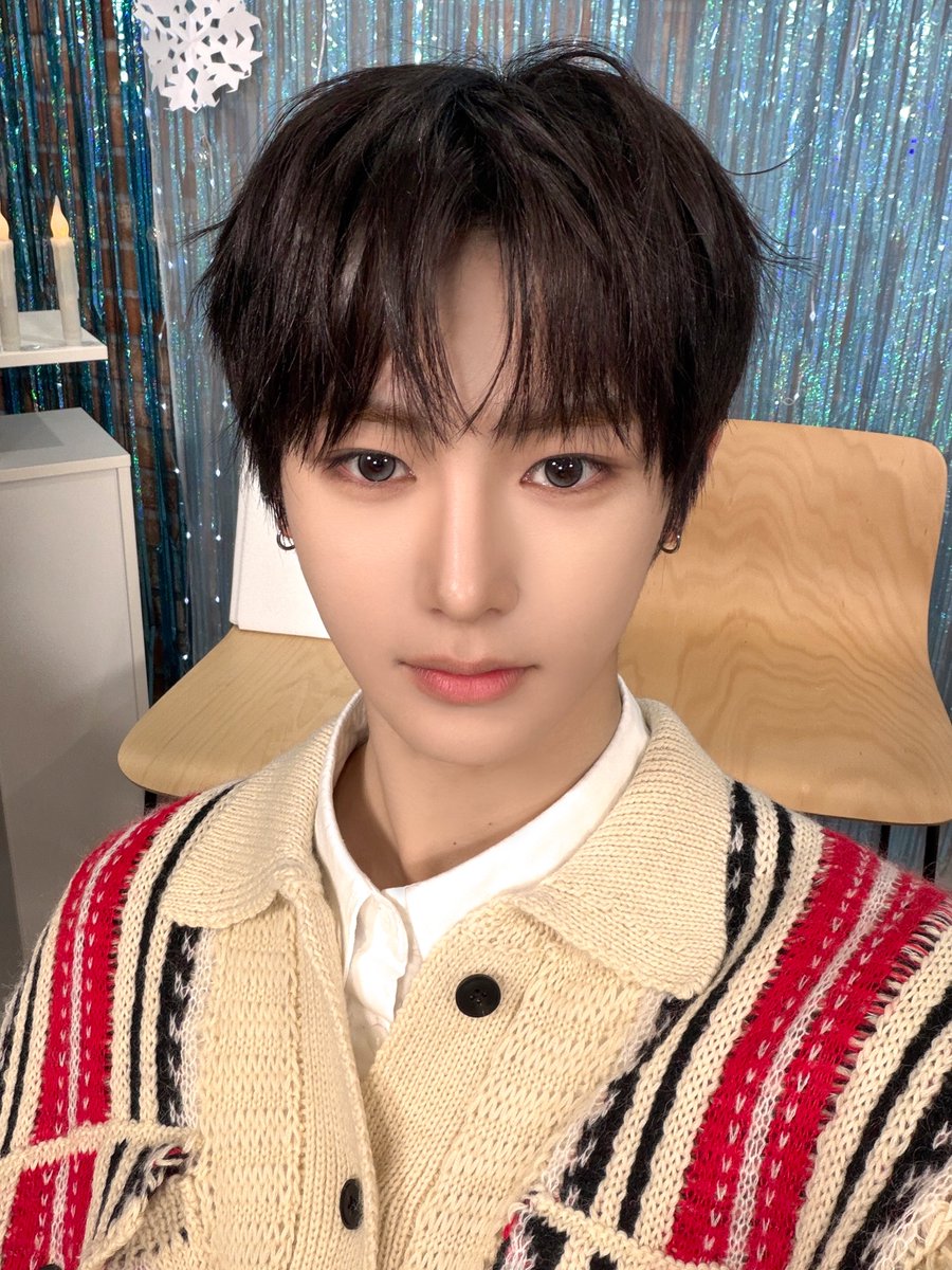 정말 너무 기뻐요. 오늘 여러분과 함께 이 생일을 보낼 수 있어서. 
ALLYZ와 멤버들 모두 저의 생일을 위해 이렇게 축하해 주시는 모습을 보니 정말 가족 같은 느낌이 들어요. 너무 행복해요.
앞으로도 계속해서 함께 생일을 보낼 수 있으면 좋겠어요.

#ALPHADRIVEONE #ALD1
#알파드라이브원
#ANXIN