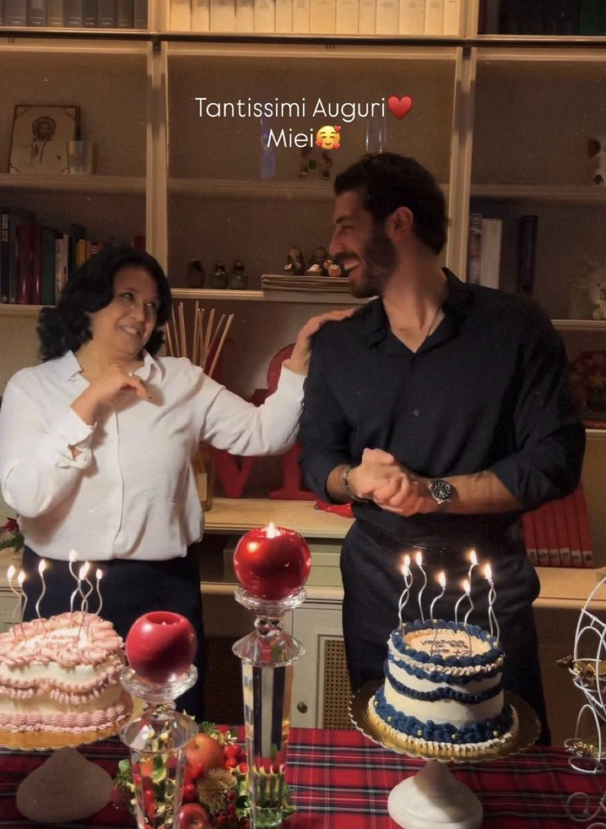 apatica_'s tweet image. e quanto abbiamo aspettato questo momento 💖