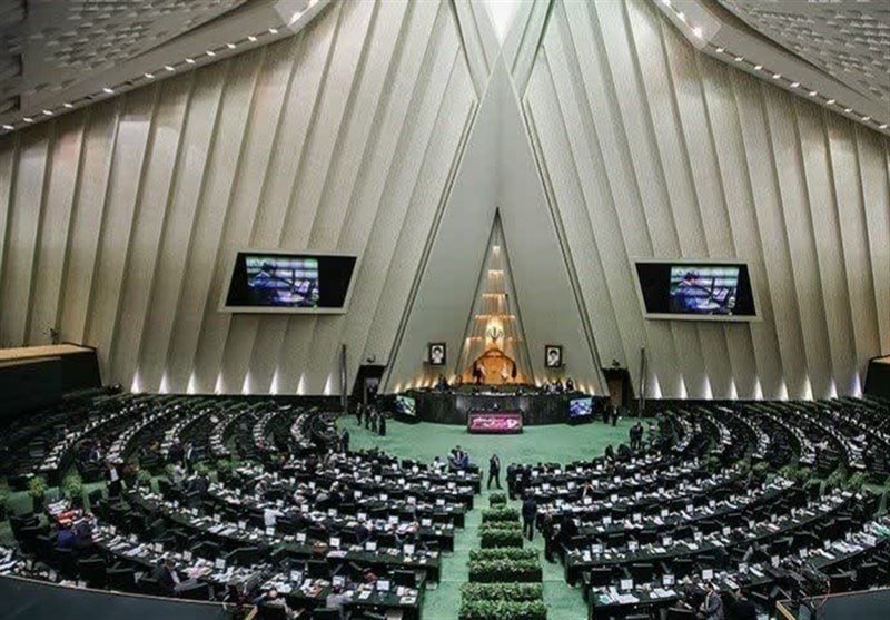 Tasnimnews_Fa's tweet image. نامه ۱۶۵ نماینده به سران قوا

ریشه تورم ایران، ارز است نه کسری بودجه

در این نامه، راهکارهایی از جمله تداوم ارز ۲۸۵۰۰ تومانی برای کالاهای اساسی، تقویت حکمرانی ارزی، الزام صادرکنندگان به بازگشت ارز و اصلاح نظام ارزی برای حمایت از معیشت مردم و ثبات اقتصادی کشور پیشنهاد شده است