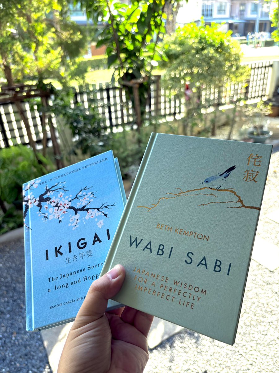 paradorn's tweet photo. Ikigai
“คุณค่าของการมีชีวิตอยู่” หรืออีกนัยคือ “ความหมายของการตื่นขึ้นมาในทุกๆ วัน”

Wabi Sabi
“คุณค่าของความเรียบง่าย ความไม่สมบูรณ์แบบ และความไม่จีรังของสิ่งรอบตัว”

หยุดยาวนี้ กะว่าจะอ่านได้จบสักเล่มนึงล่ะนะ https://t.co/cWgusYHPfY