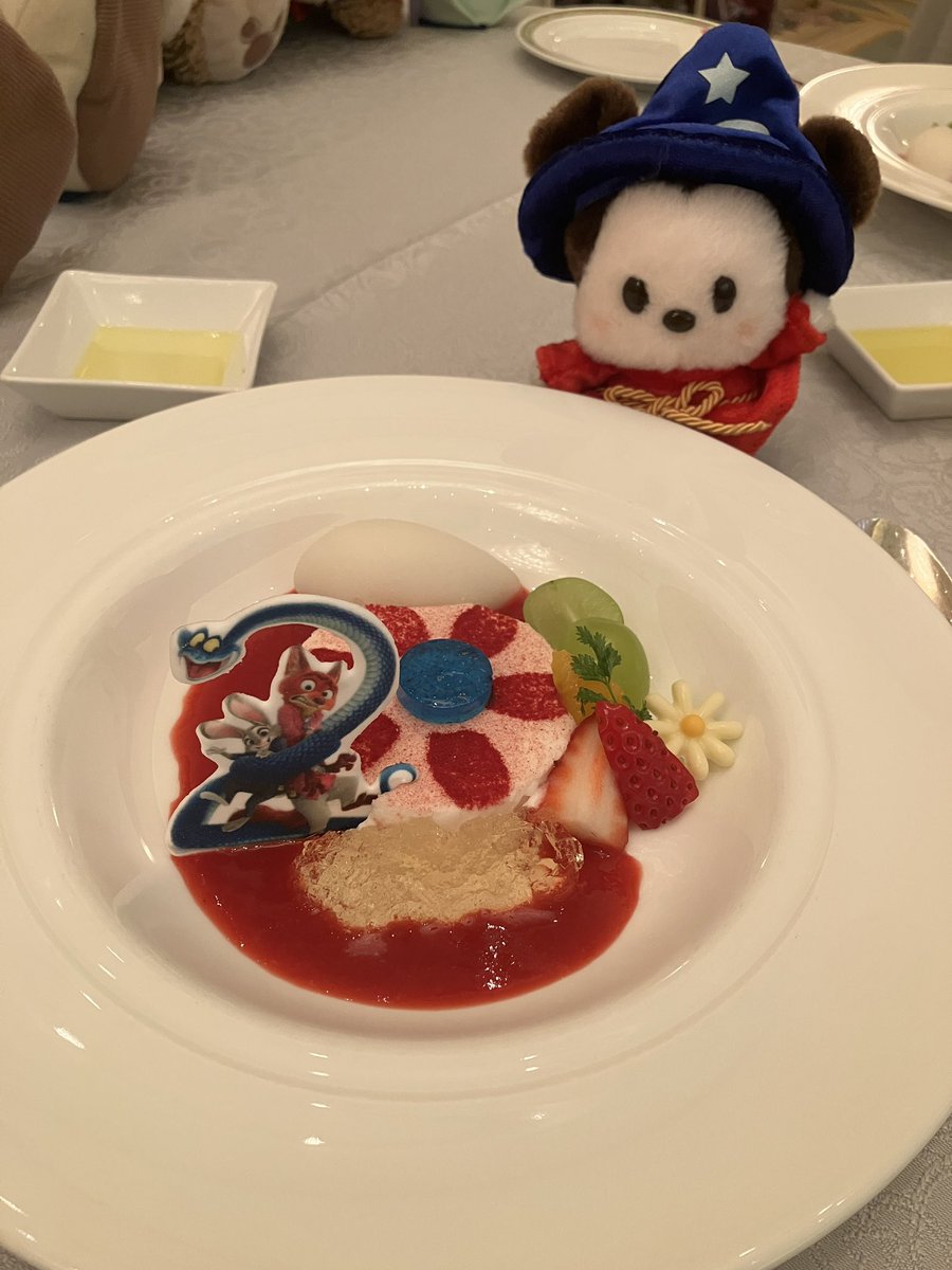 nanakitan's tweet photo. 友人がクリスマス会は予約取れたからアンバサダーホテルのスペシャルランチにしよう！と言うことで行ってきた
美味しかった😋 https://t.co/Yg1OuViYgF
