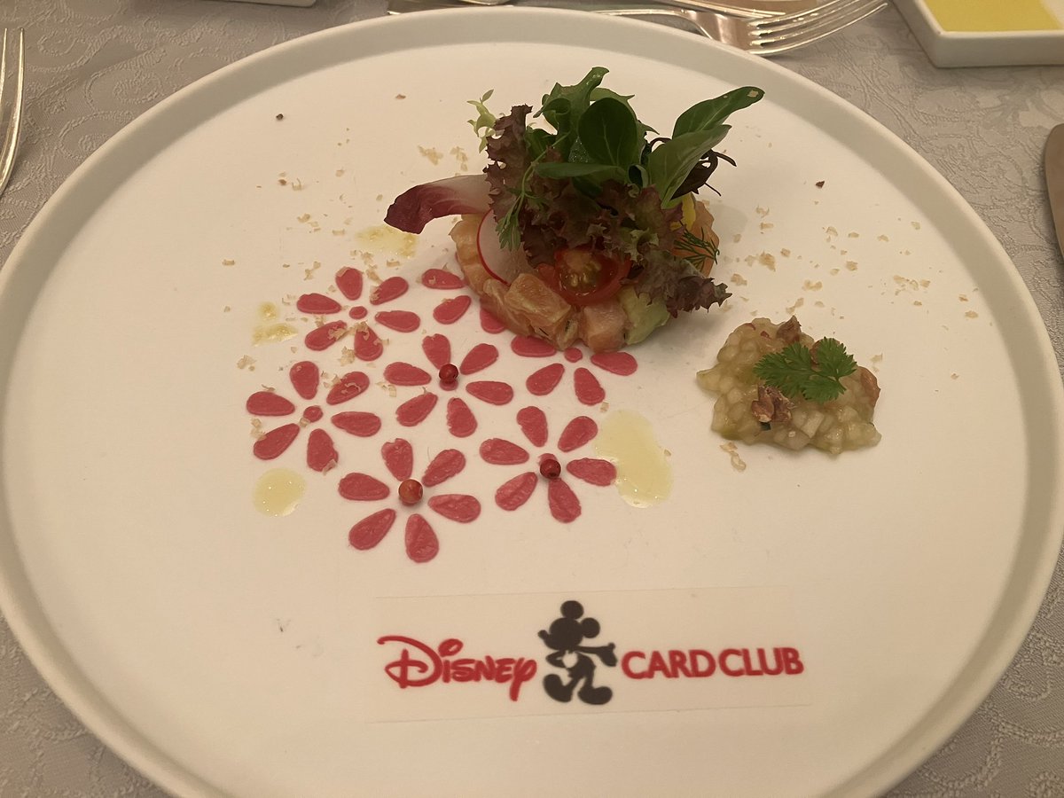 nanakitan's tweet photo. 友人がクリスマス会は予約取れたからアンバサダーホテルのスペシャルランチにしよう！と言うことで行ってきた
美味しかった😋 https://t.co/Yg1OuViYgF