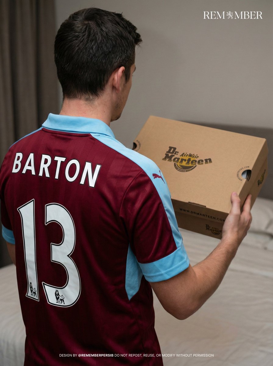 Alhamdulillah rezeki anak soleh mah kengeng jersey sareng sapatu
Tatangga sabeulah meuni panas batur meunang milik teh