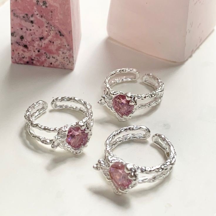 reeyychsia's tweet photo. Adorable gift idea

a thread https://t.co/HaQIRDytKa