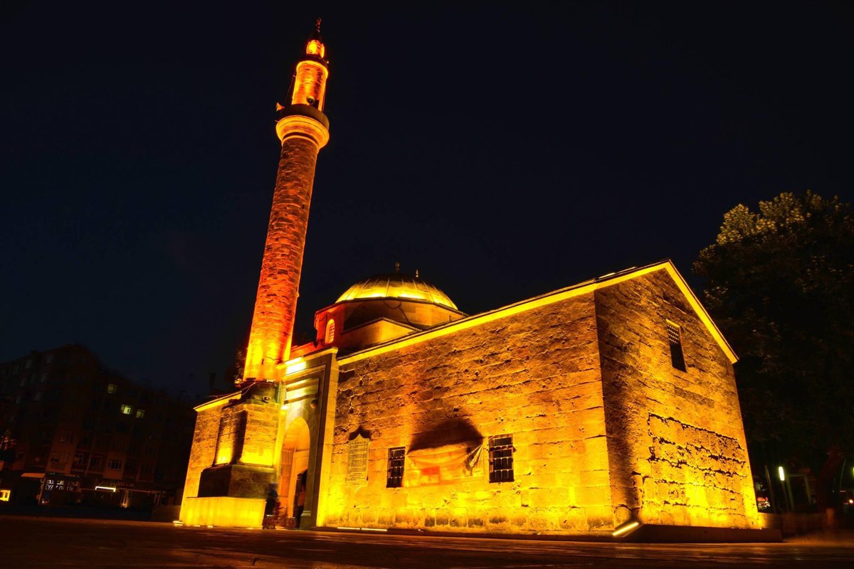 ceylan75mustafa's tweet photo. Rahmeti ve Bereketi Bol ,
Üç ayların başlangıcı olan 
#RegaipKandili mübarek olsun 

#AhiEvranCamii 
#Kırşehir https://t.co/kUTjBfEacW