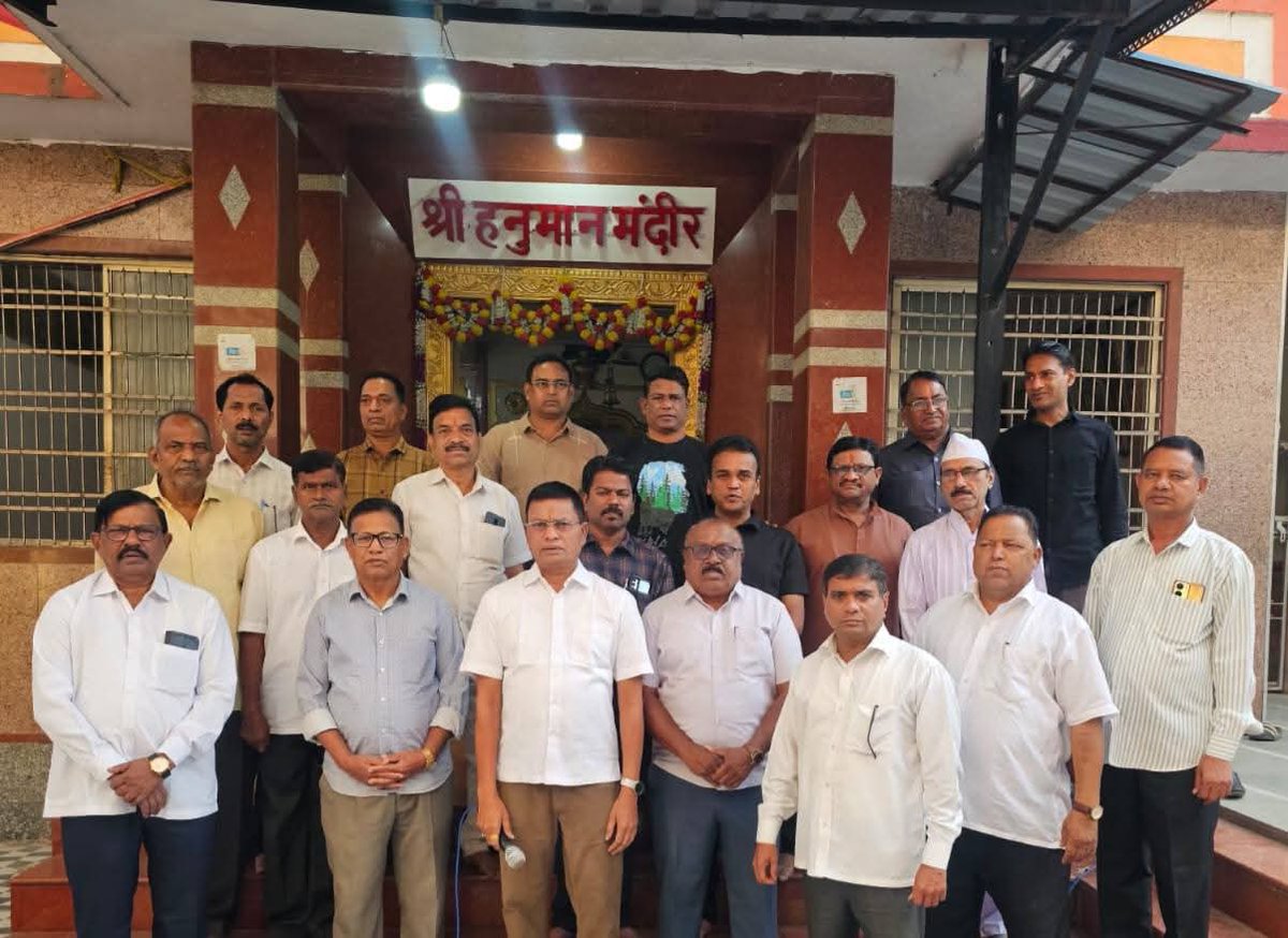 swapv27's tweet photo. केंद्र सरकार व राज्य सरकारचा जाहीर निषेध करतो 🏴
 काही महिन्यांपूर्वी उदघाट्न झाले व आज व्यवसायिक उड्डाणं झालं तरी नाव प्रोसेस मधे आहे असं सांगून केंद्र सरकार व राज्य सरकार भूमिपुत्रांची फसवणूक करीत आहे.याचा आज घणसोली ग्रामस्थ कडून जाहीर निषेध करण्यात आला.
जय दि बा 
जय भूमिपुत्र https://t.co/YaqbeMULxm