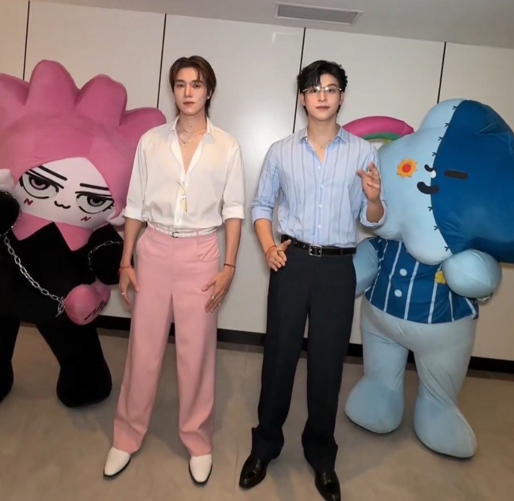 Tearremq_'s tweet image. เราแต่งงานกันในวันนั้น และเราก็มีลูกแฝดกันในวันนี้