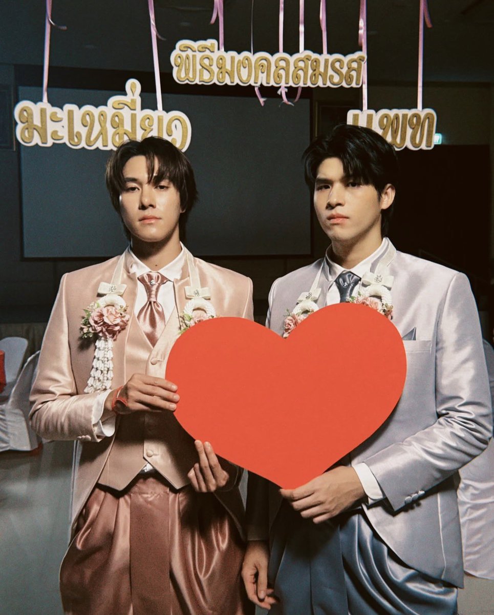 Tearremq_'s tweet image. เราแต่งงานกันในวันนั้น และเราก็มีลูกแฝดกันในวันนี้