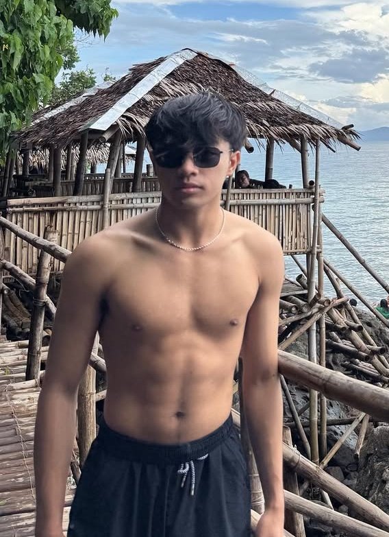 KweenFalcon's tweet image. Merry Christmas mga mhies 🫶 

Byron 🎁🤤