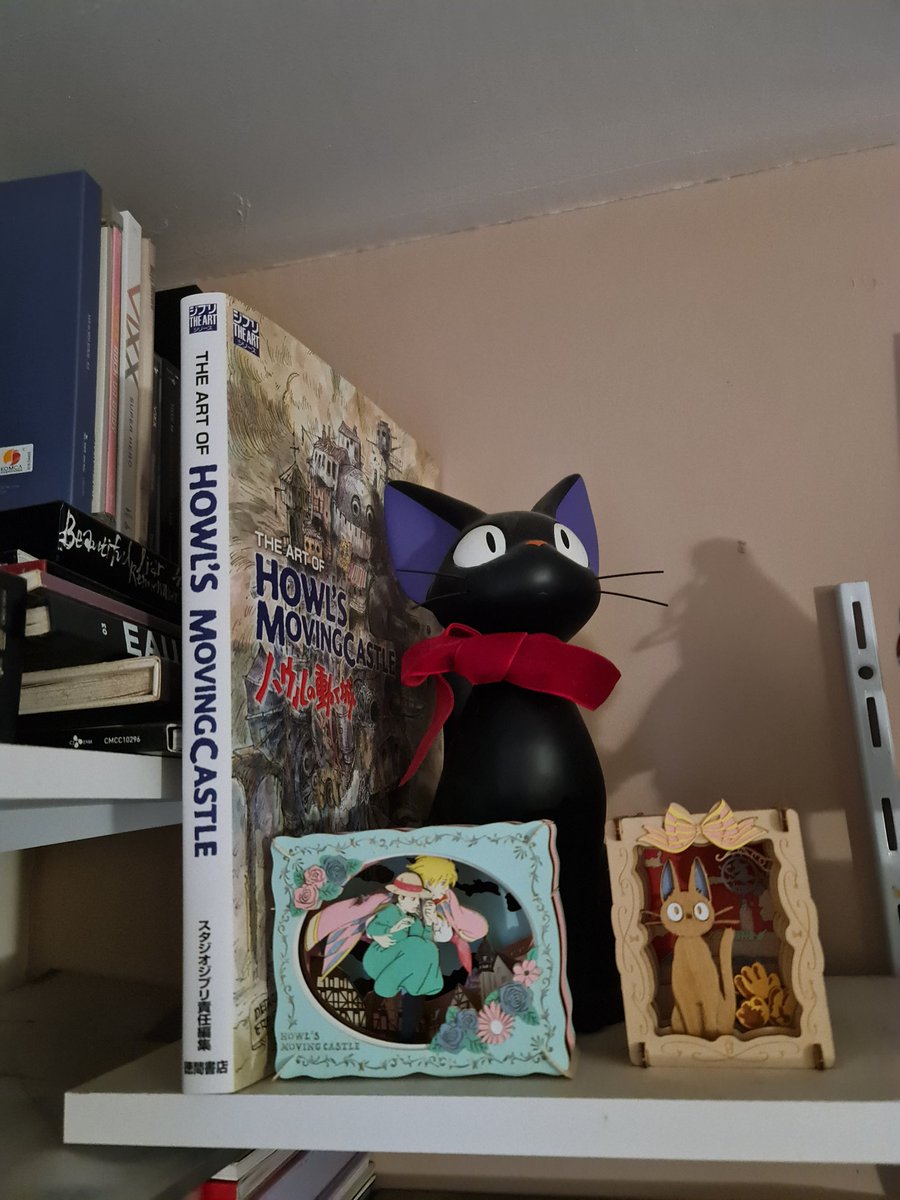evergardendiary's tweet photo. J'ai eu les artbook clamp à Noël, et j'ai réussi a leur trouver une jolie place sur l'étagère à Artbook ❤️🫂 https://t.co/DwxH11TPmV