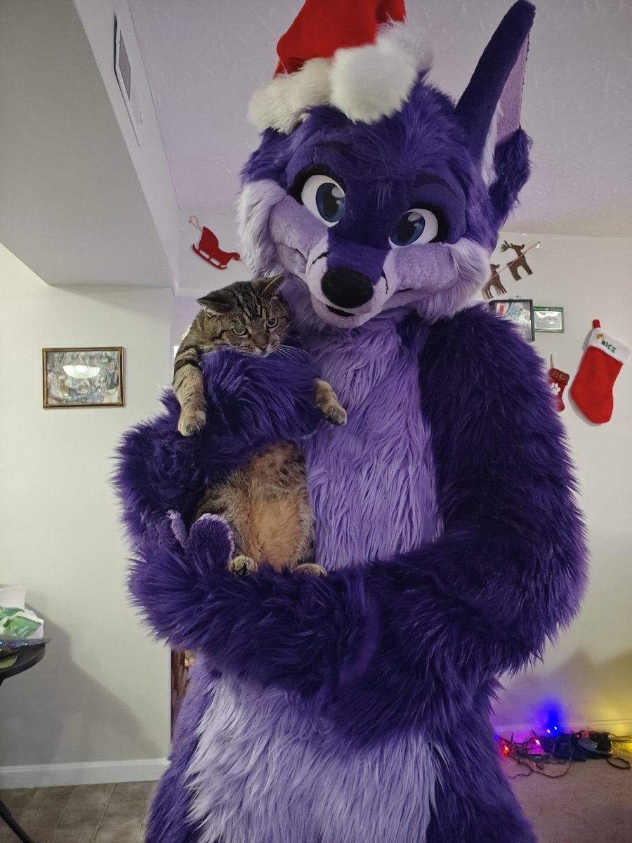 Merry Christmas and Happy Holidays from Niqnaq and Jordy ☺️