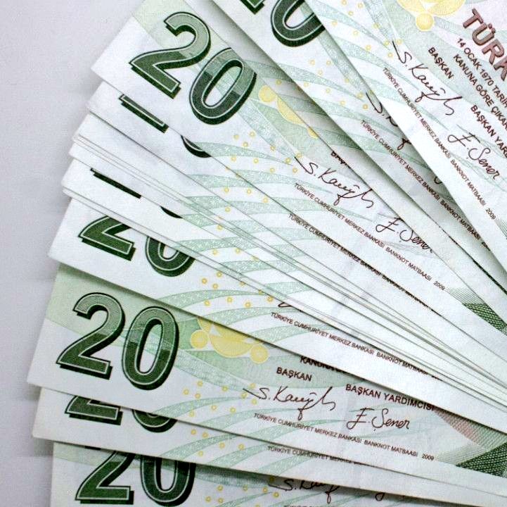 🟩 20 TL'nin 20 yıllık evrimi:

• 2005: 1 gram altın

• 2010: 1 çift ayakkabı

• 2015: 1 kg kırmızı et

• 2020: 1 kupa kahve

• 2025: 1 adet simit
