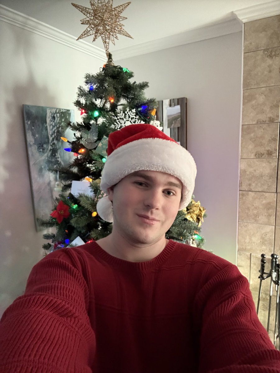 Kaedensmain22's tweet photo. Merry Christmas yall 🤍❄️ https://t.co/FAFzYbXdsh
